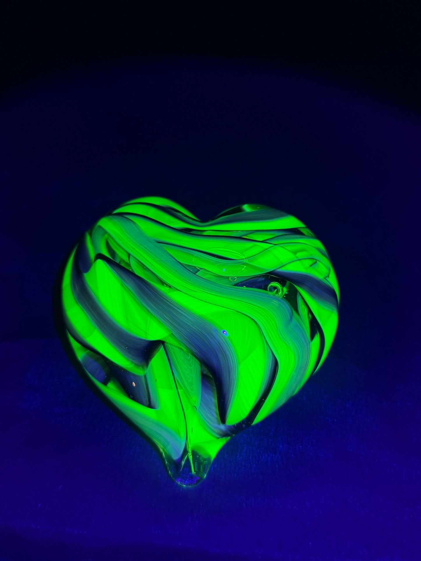 [PRE-ORDER] Uranium Swirl Heart