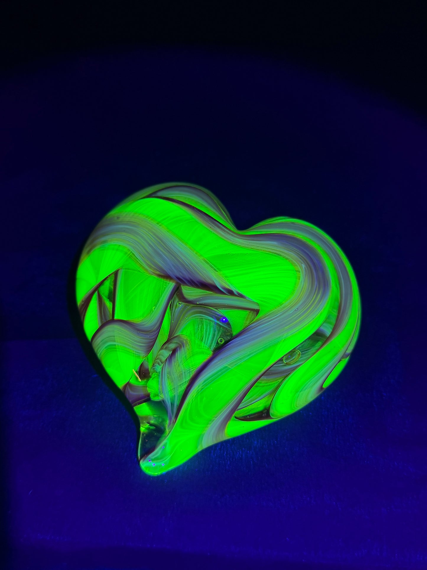 [PRE-ORDER] Uranium Swirl Heart