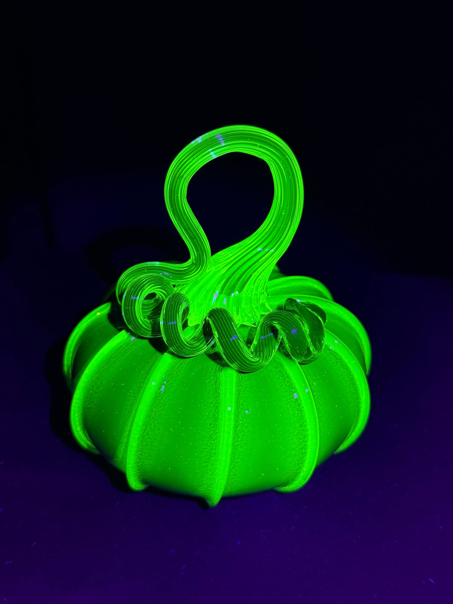 [PRE-ORDER] Black Uranium Glass Pumpkin