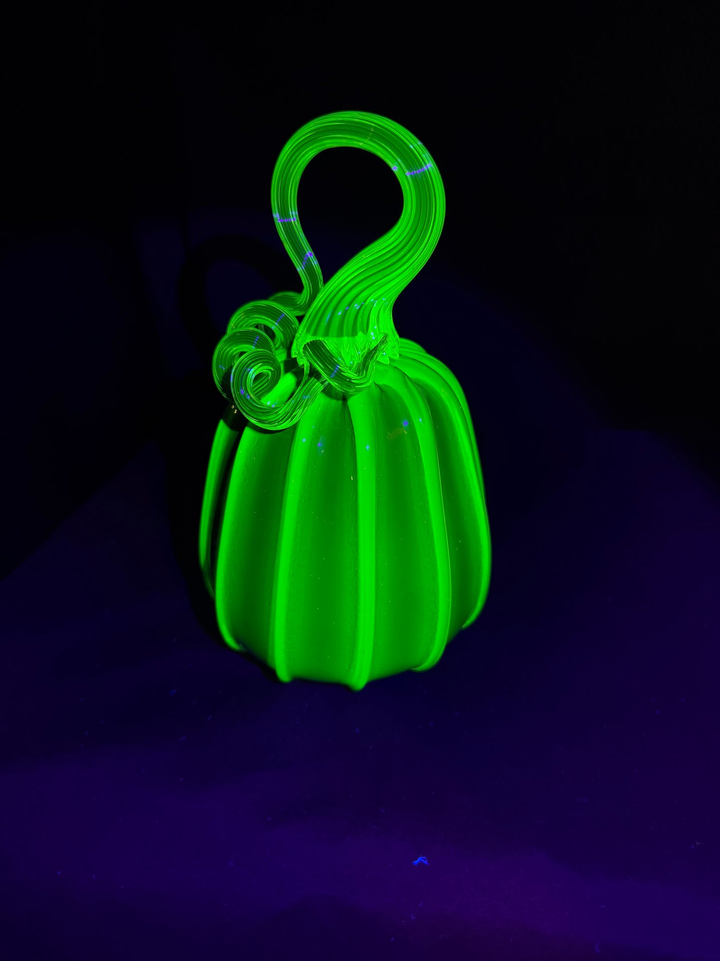 [PRE-ORDER] Black Uranium Glass Pumpkin