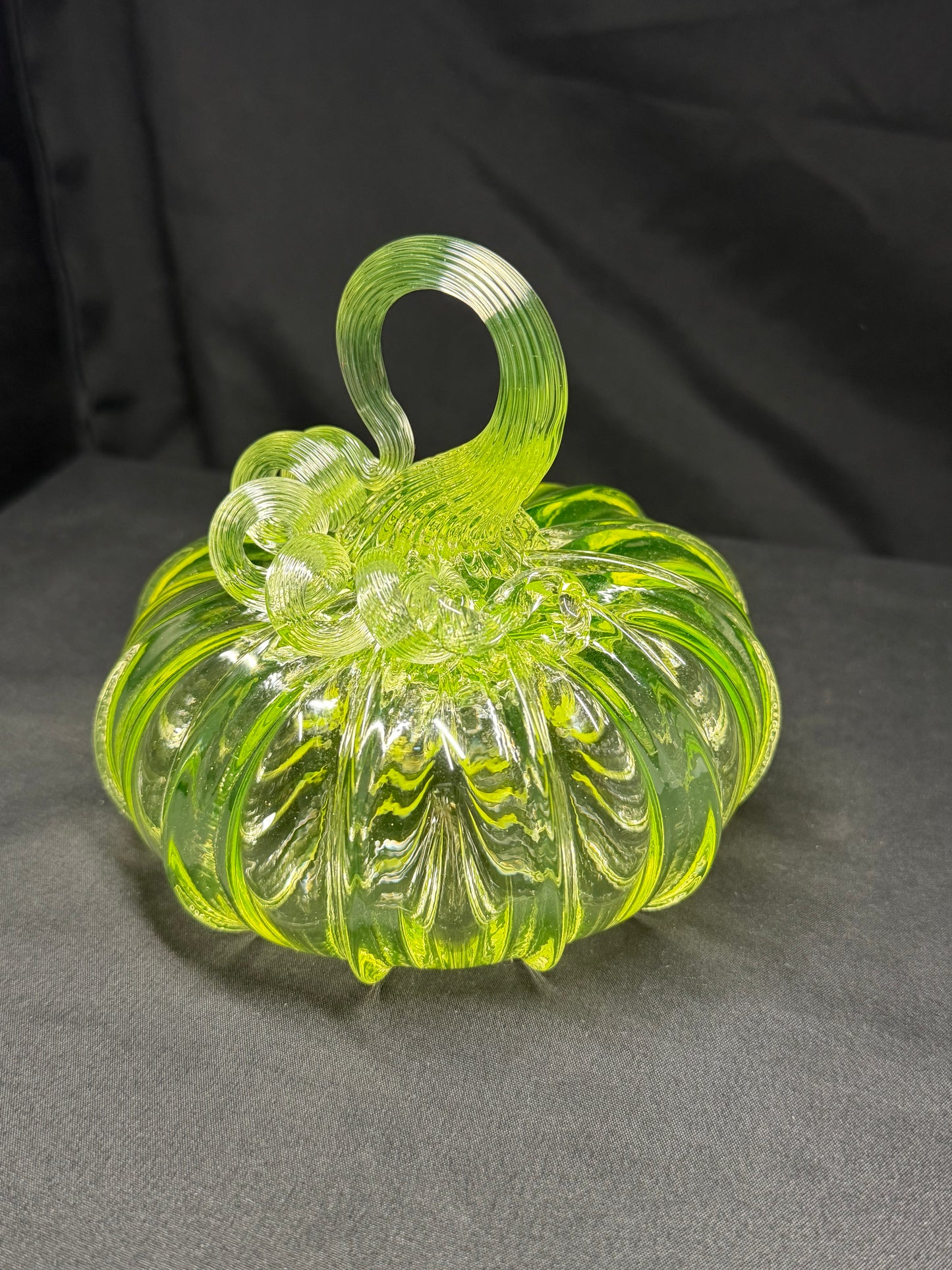 [PRE-ORDER] Uranium glass pumpkin